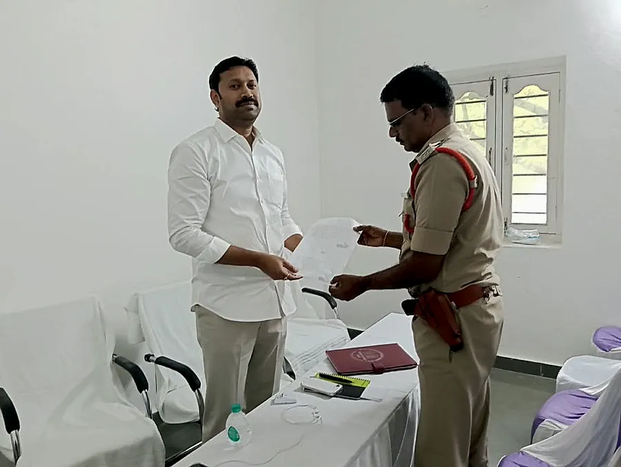 కడప జిల్లాలో YSRCP నేతలకు నోటీసులు