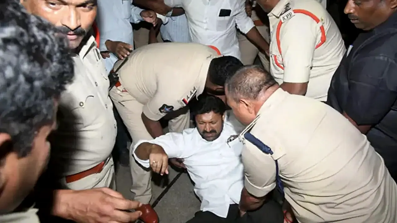పులివెందులలో ఉద్రిక్తత‌… వైయస్ అవినాష్ రెడ్డి హౌస్ అరెస్ట్